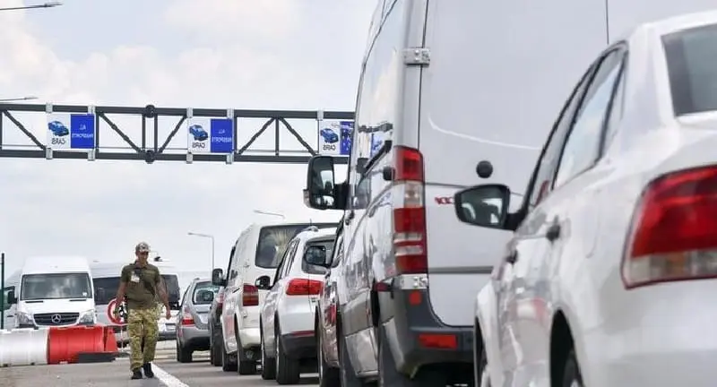Мандруємо правильно: які документи потрібні на автомобіль для виїзду за кордон